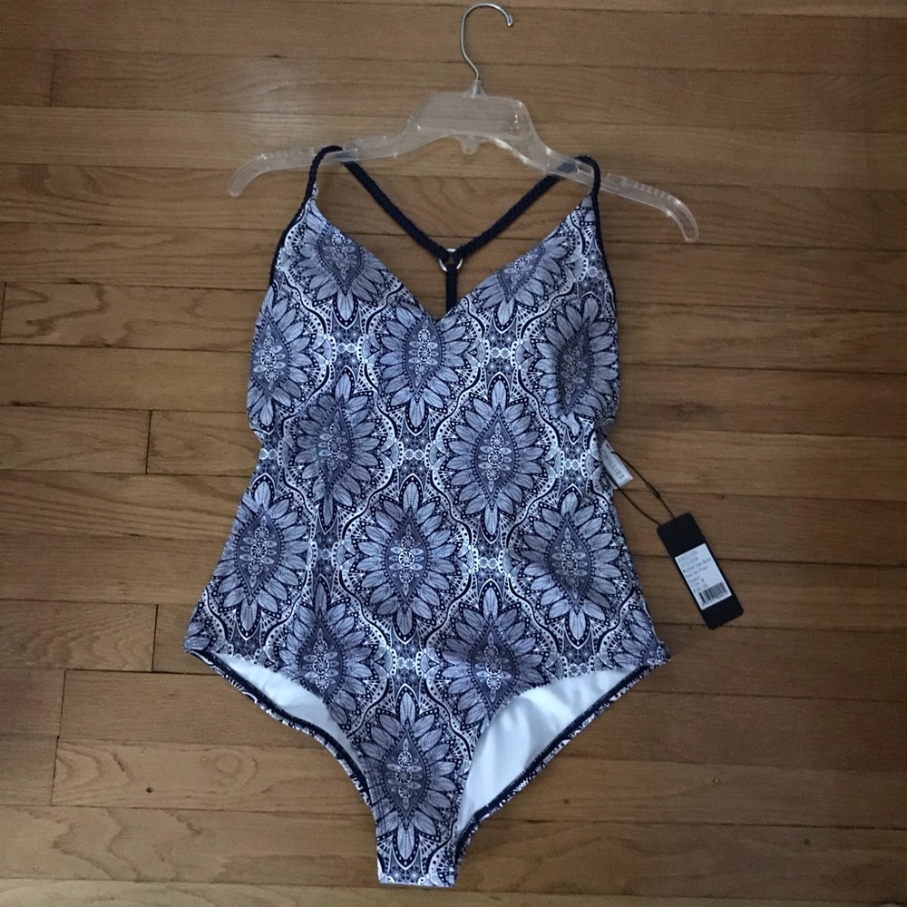 Bathing suit. High cut bottom